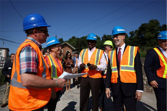 Houlahan Talks to Foreman, Governor at Coatesville Train Station